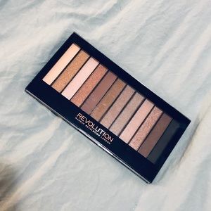REVOLUTION palette